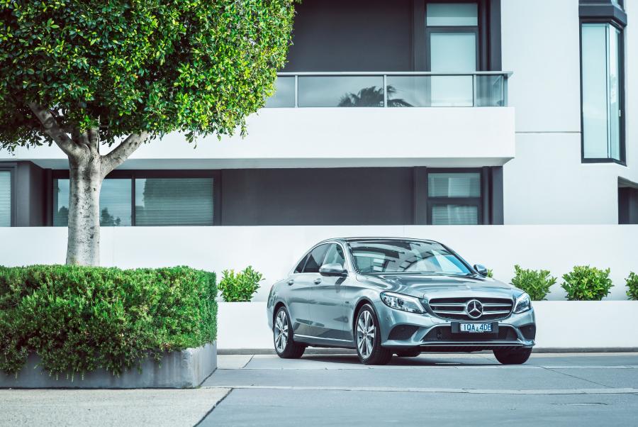  Mercedes-Benz C300 e Avantgarde Line (W205) 2019 года  (AU) (фото 1 из 40)